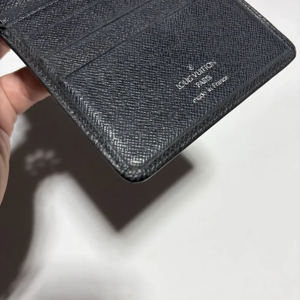 Louis Vuitton Men’s Saffiano Leather Bifold Wallet Black